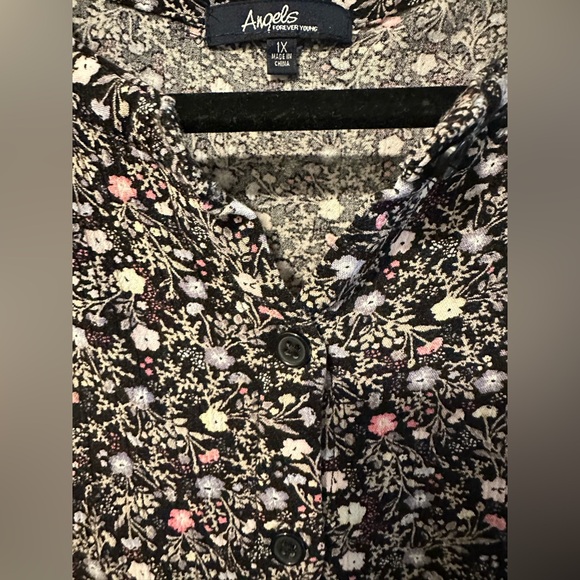Angels 1x (fits smaller) Floral Black  Rayon Blouse Worn Once - Picture 8 of 13
